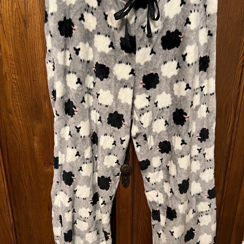 Super soft and warm Maurices womens plus size 0 PJ pants.